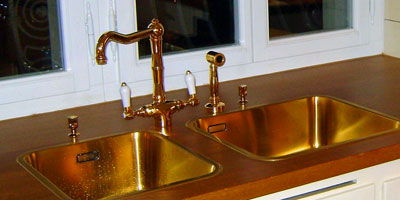 2Loch Küchenarmatur mit separater Handbrause, Gold. Serie KENT. Bern-Schweiz