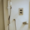 ACCADEMIA Thermostat Unterputz Duschanlage mit Kopfbrause 200x200, Brausestange und Wasserfall Auslauf zur Wannenbefüllung, Chrom